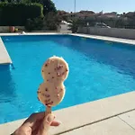 Nice, Cosy With Shared Outdoor Pool *