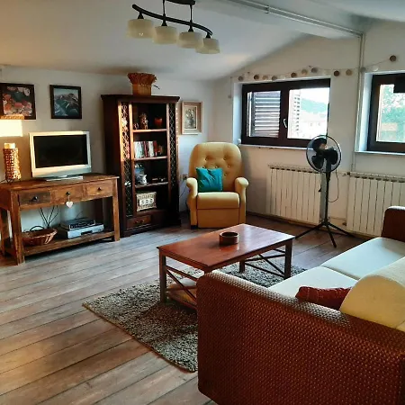Nice, Cosy With Shared Outdoor Pool Apartmán *