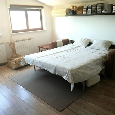 Nice, Cosy With Shared Outdoor Pool * Banjole