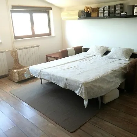 Nice, Cosy With Shared Outdoor Pool * Banjole