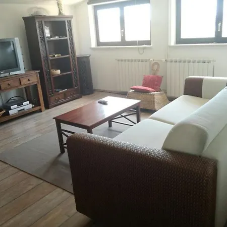 Apartman Nice, Cosy With Shared Outdoor Pool *
