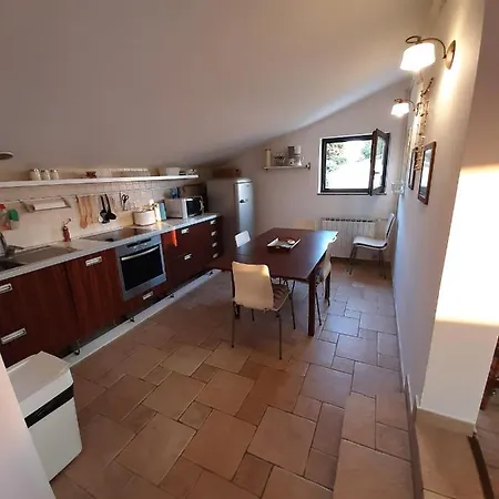 Nice, Cosy With Shared Outdoor Pool *